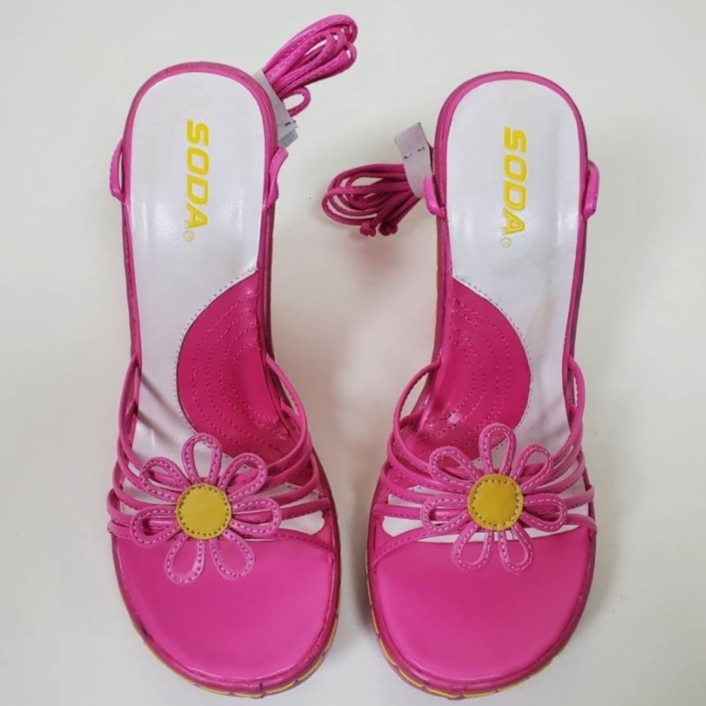 HUGE ISO! SODA fuchsia flower heel!!